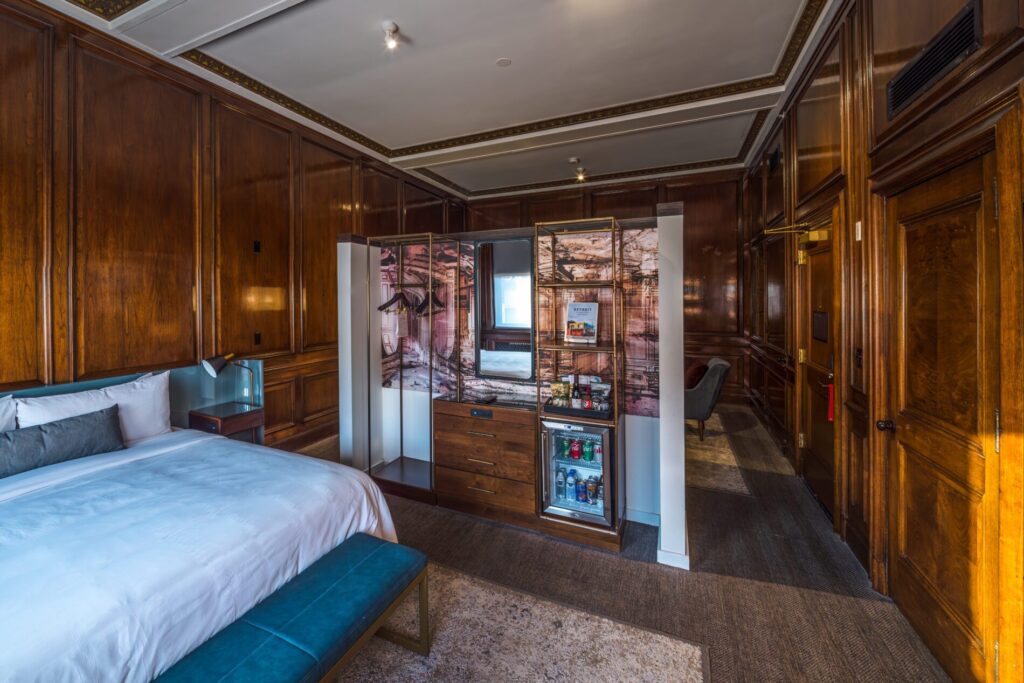 Secretary Suite