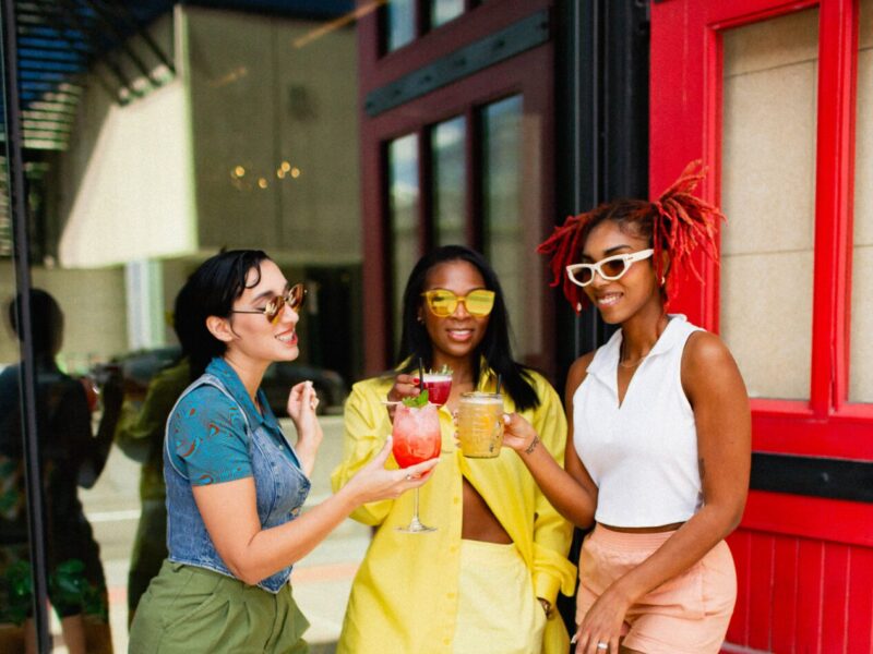 girls drinking summer drinks